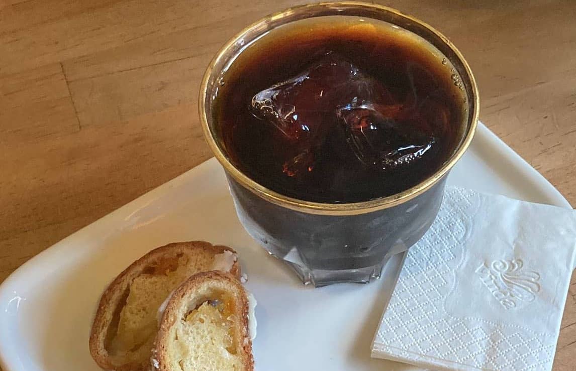 アイスコーヒーと本とベーグル